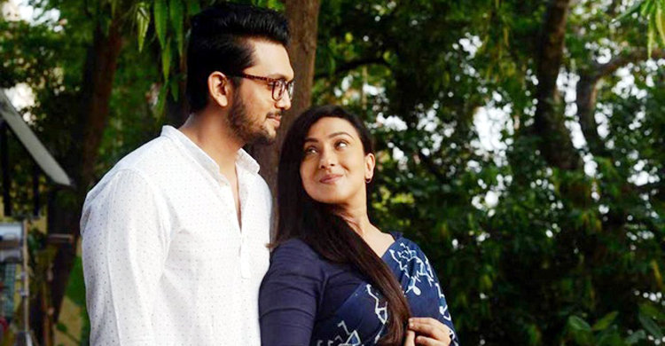 ঋতুপর্ণার সঙ্গে সিঙ্গাপুরে আরিফিন শুভ