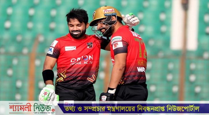 ঢাকাকে হারিয়ে কুমিল্লার হ্যাটট্রিক জয়