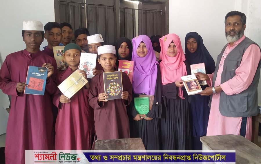 নকলায় শিক্ষার্থীদের মাঝে উদ্দীপনা পুরষ্কার হিসেবে শিক্ষা উপকরণ বিতরণ