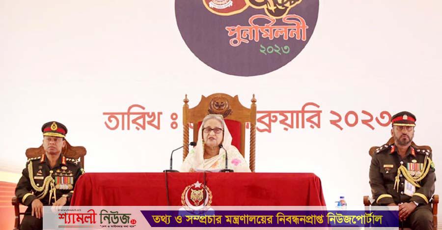 সশস্ত্র বাহিনী শুধু দেশে নয়, বিদেশেও দুর্যোগে পাশে দাঁড়ায় : প্রধানমন্ত্রী