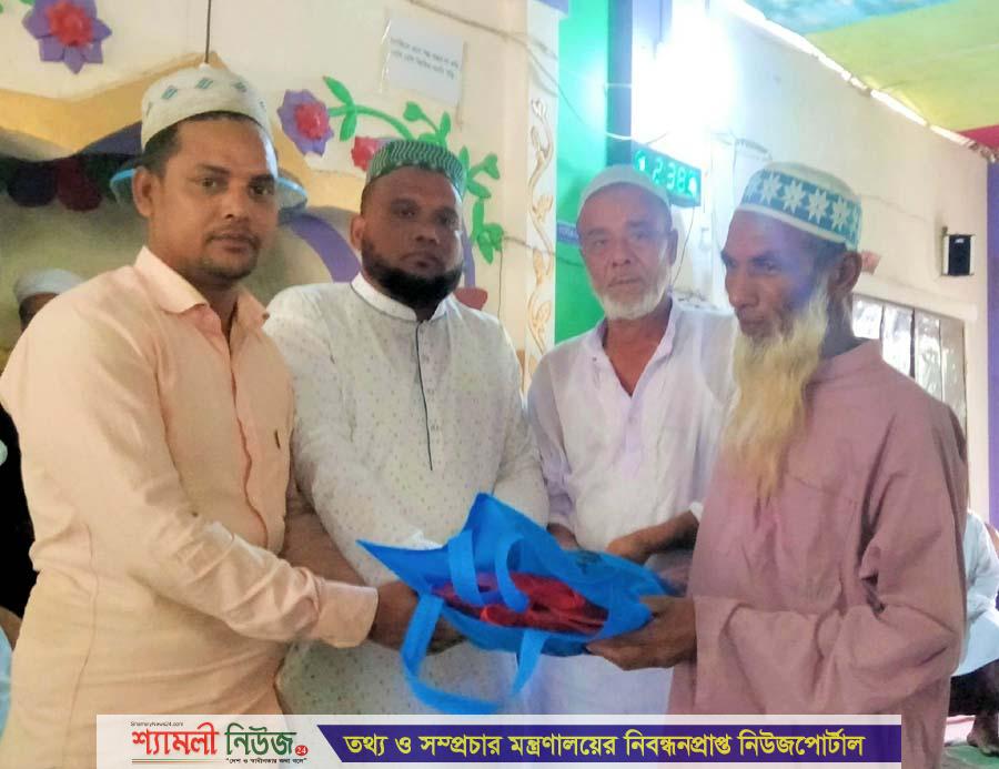 নকলায় টানা ৪০ দিন জামাতে নামাজ আদায় করায় পুরস্কার প্রদান