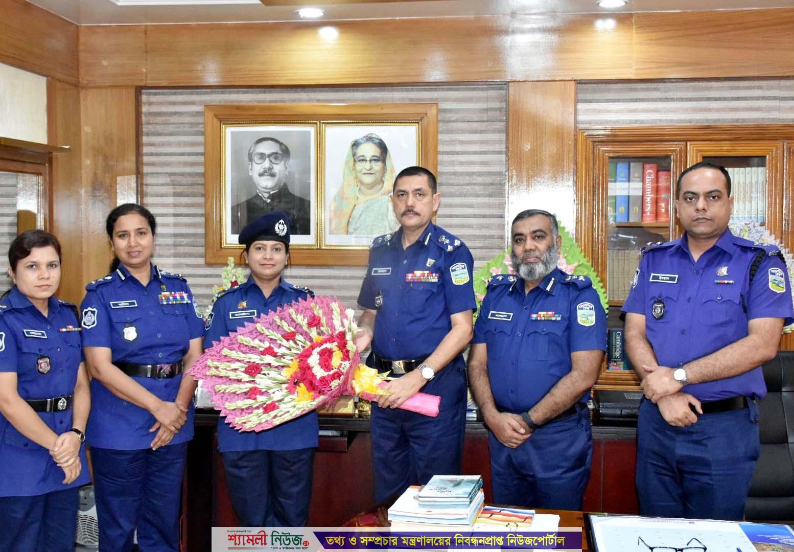 রেঞ্জ ডিআইজির সাথে সৌজন্য সাক্ষাৎ করলেন শেরপুরের নবাগত পুলিশ সুপার মোনালিসা