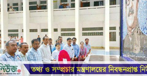 শেরপুরে বঙ্গবন্ধুর প্রতিকৃতিতে শ্রদ্ধা জানালেন নবাগত জেলা প্রশাসক আব্দুল্লাহ আল খায়রুম