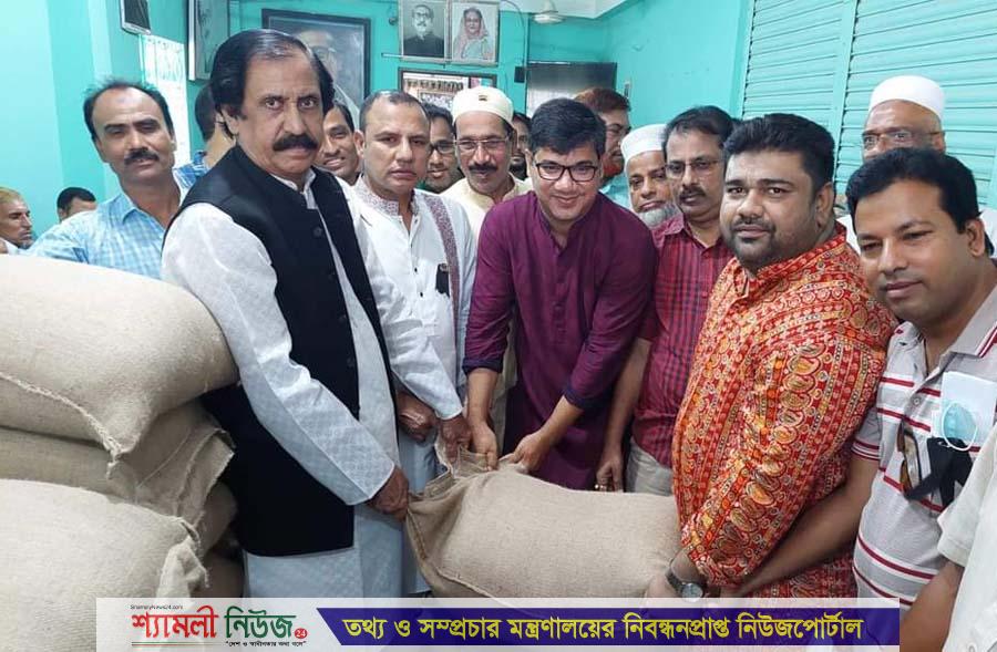 শেরপুরে জাতীয় শোক দিবস উপলক্ষে জেলা আ’লীগের নগদ অর্থ ও চাল বিতরণ
