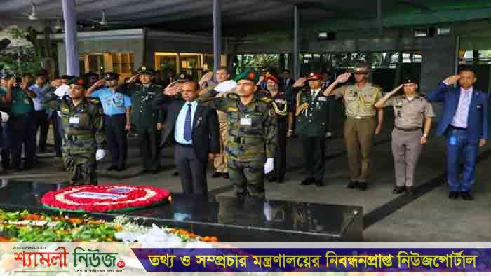 ডিজিএফআই প্রধানের নেতৃত্বে বঙ্গবন্ধুর প্রতি বিদেশি সামরিক উপদেষ্টাদের শ্রদ্ধা