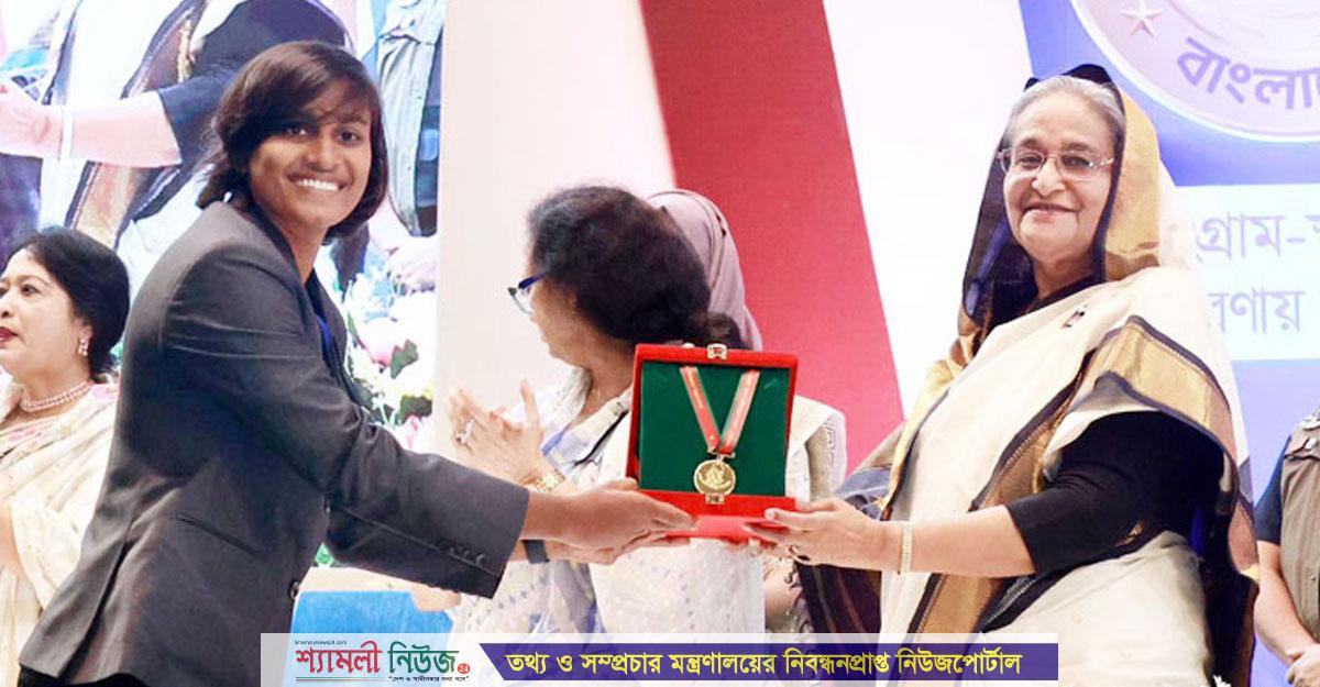 নারী ফুটবল দলসহ বঙ্গমাতা পদক পেলেন যাঁরা