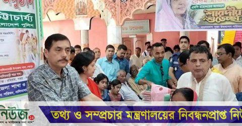 নালিতাবাড়ীতে দুর্গোৎসব উপলক্ষে খাদ্য ও বস্ত্র বিতরণ করলেন রেঞ্জ ডিআইজি