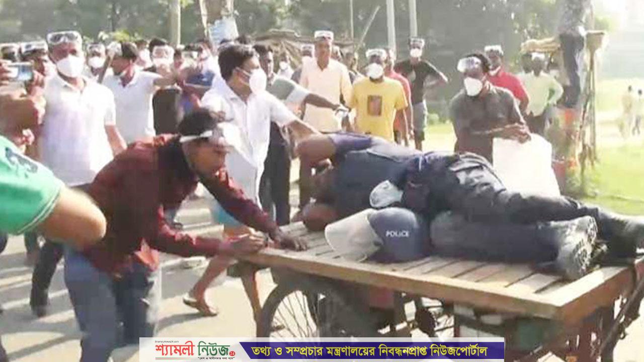 নারায়ণগঞ্জে বিএনপি নেতাকর্মীর হামলায় তিন পুলিশকে কুপিয়ে ও পিটিয়ে জখম