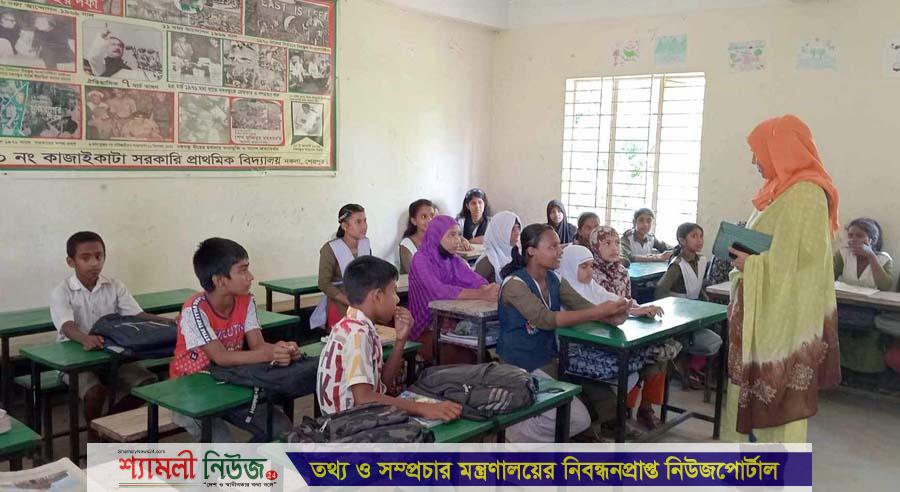 নকলায় বিদ্যালয় পরিদর্শন শেষে শিক্ষার্থীদের ক্লাস নিলেন ইউএনও