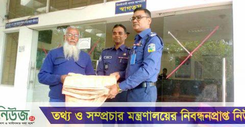 ঝিনাইগাতী থানার ওসি’র ব্যাক্তিগত অর্থায়নে চকিদারদের মাঝে শীতবস্ত্র বিতরণ