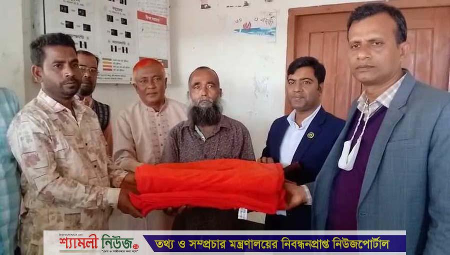 ঝিনাইগাতীতে শীতার্তদের মাঝে উপজেলা প্রশাসনের কম্বল বিতরণ