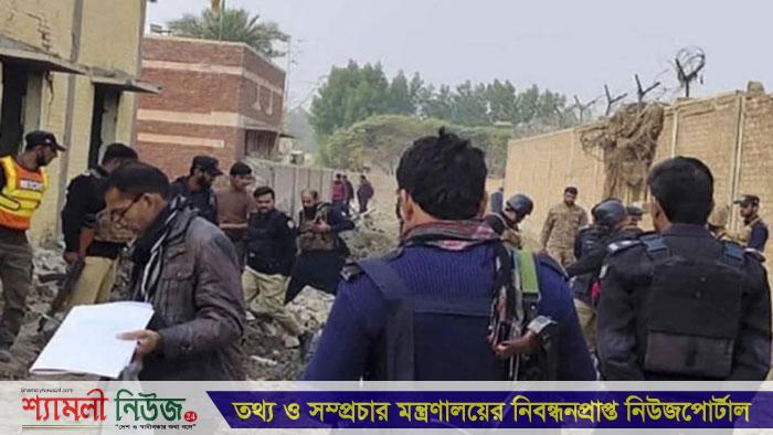 পাকিস্তানের সামরিক ঘাঁটিতে আত্মঘাতী হামলা, ২৩ সেনা নিহত