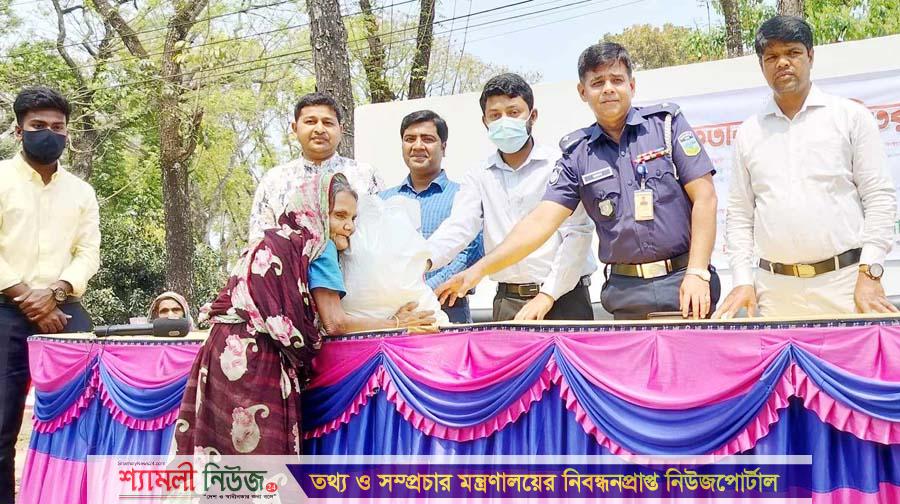 ঝিনাইগাতীতে বিনামূল্যে ইফতার সামগ্রী পেলেন দুই শতাধিক পরিবার