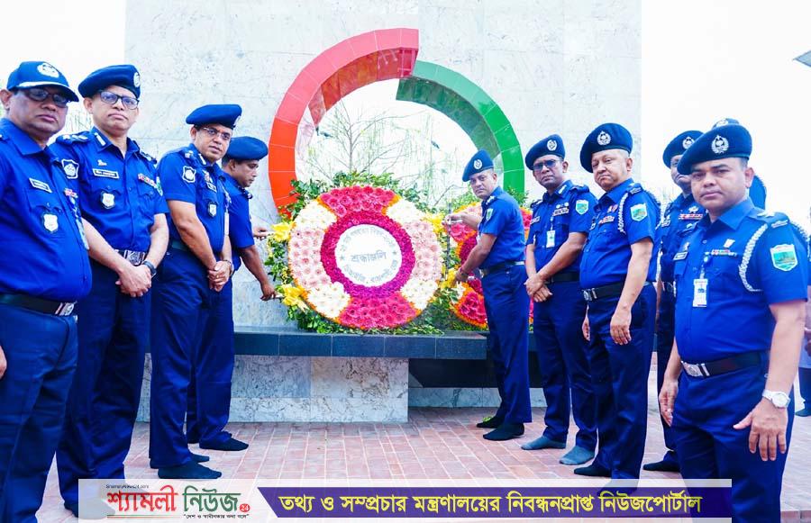 গণহত্যা দিবসে ডিআইজি আনিসুর রহমানের শ্রদ্ধা নিবেদন