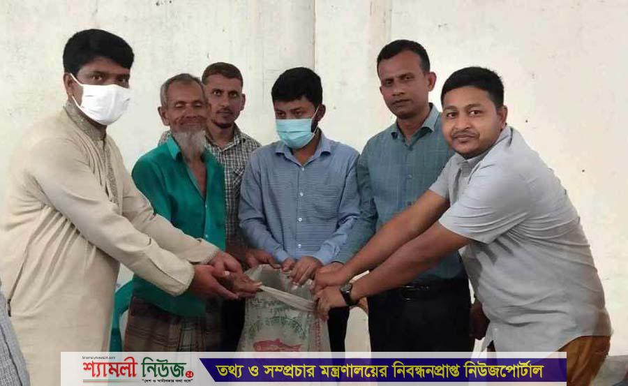 ঈদুল ফিতর উপলক্ষে ঝিনাইগাতীতে প্রধানমন্ত্রীর উপহার ভিজিএফ’র চাল বিতরণ