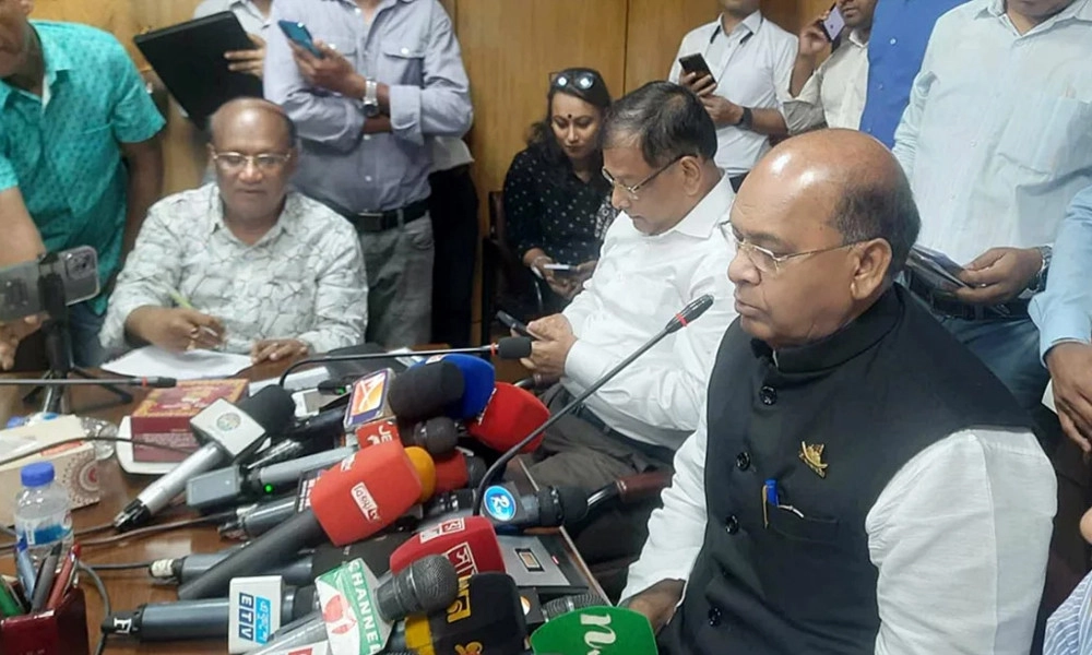 ঘূর্ণিঝড় রেমাল : সব মন্ত্রণালয়ের কর্মকর্তা-কর্মচারীর ছুটি বাতিল