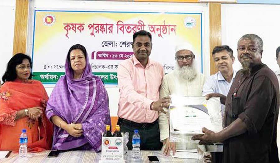 শেরপুরে সরিষা আবাদে সফলতা প্রদর্শনের জন্য ৫ সরিষা চাষী পুরষ্কৃত