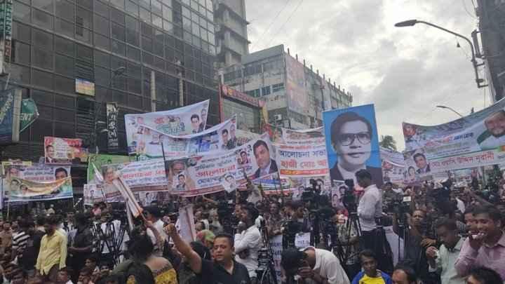 আ.লীগের আলোচনা সভা চলছে, নেতাকর্মীদের ঢল