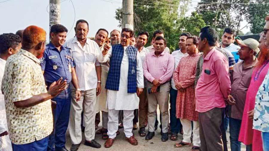 ঝিনাইগাতীর বন্যায় ক্ষতিগ্রস্ত এলাকা পরিদর্শন করলেন এমপি শহিদুল