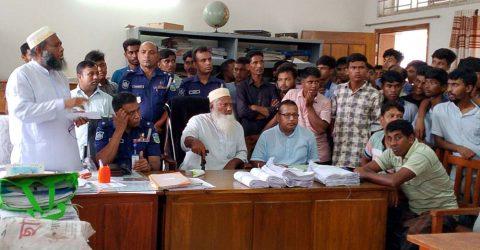 শেরপুরে প্রধান শিক্ষকের অনিয়ম-দুর্নীতির বিরুদ্ধে সড়ক অবরোধ করে শিক্ষার্থীদের বিক্ষোভ