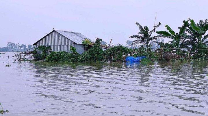 জামালপুরে বন্যাদুর্গত ২ লাখ মানুষ, সংকট দেখা দিচ্ছে খাবার ও সুপেয় পানির