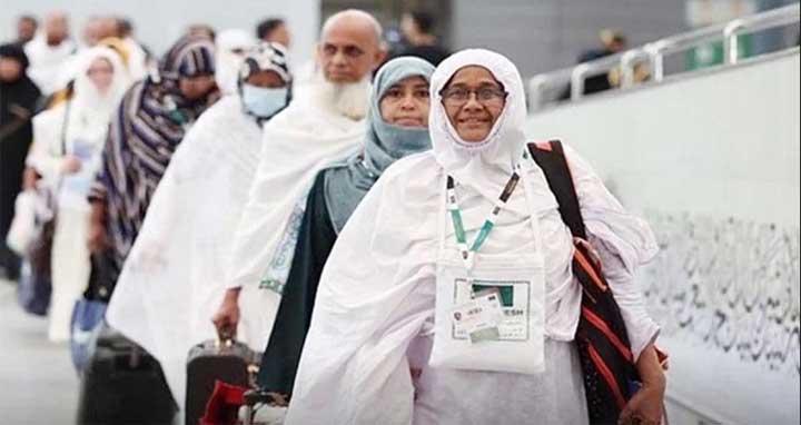হজ পালন শেষে দেশে ফিরেছেন ৪৩ হাজার ৮৩ হাজি