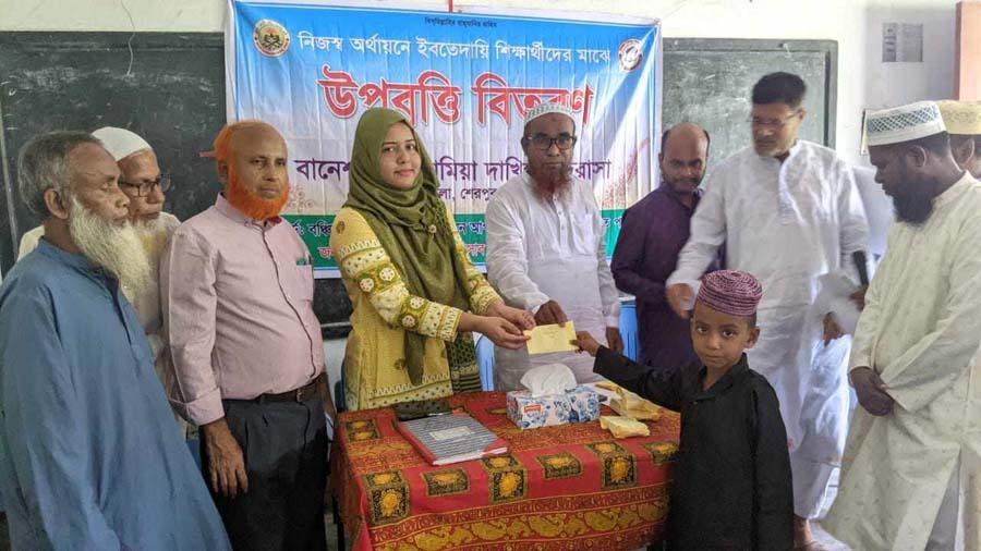নকলায় শিক্ষার্থীদের নিজস্ব অর্থায়নে উপবৃত্তি প্রদান
