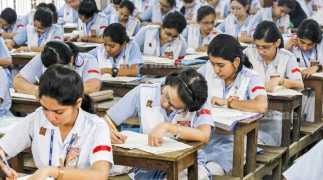 ১১ আগস্টের পর থেকে এইচএসসির সব পরীক্ষা স্থগিত