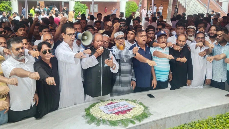 শেখ হাসিনাকে দেশে ফেরাতে গোপালগঞ্জে আওয়ামী লীগের বিক্ষোভ সমাবেশ