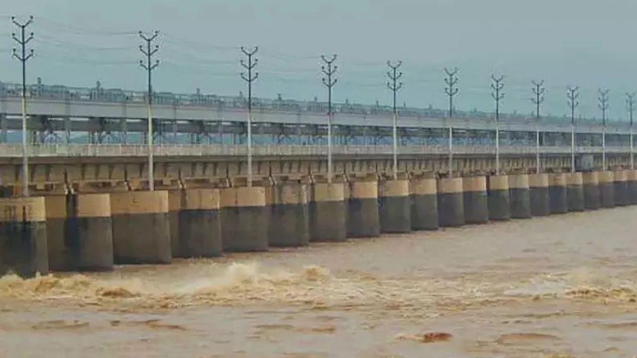 এবার খুলে দেওয়া হলো ফারাক্কার সব গেট