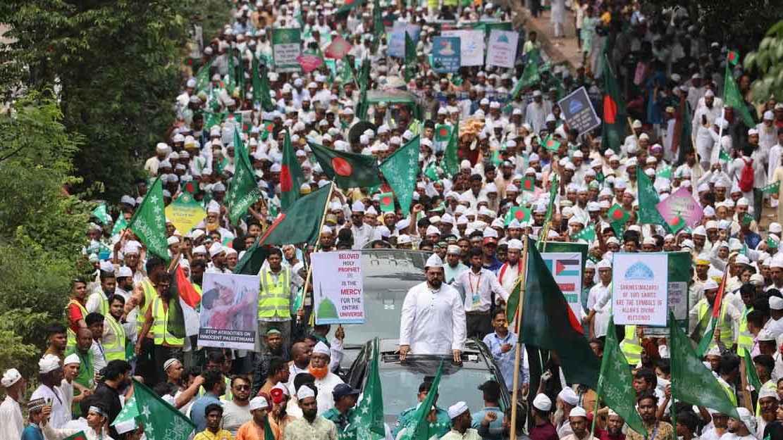 ধর্মীয় ভাবগাম্ভীর্যে পালিত হচ্ছে ঈদে মিলাদুন্নবী