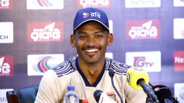 শান্ত ভাবছেন প্রতিদিন ফেসবুকে একটা করে স্ট্যাটাস দেবেন