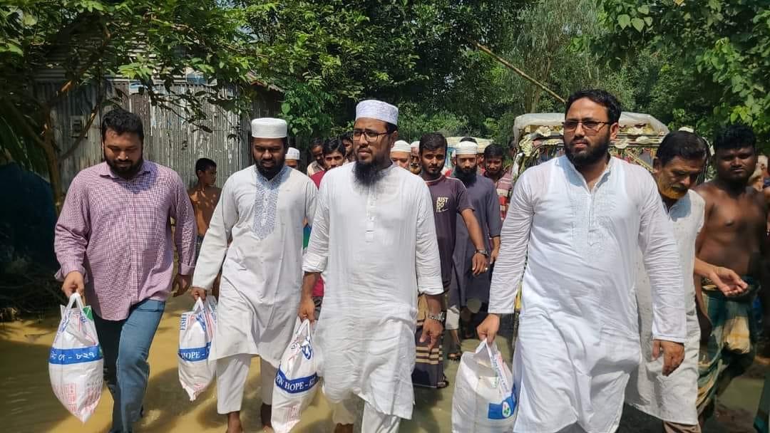 শেরপুরে বন্যাদুর্গত মানুষের পাশে দাঁড়াল ইসলামী ছাত্রশিবির