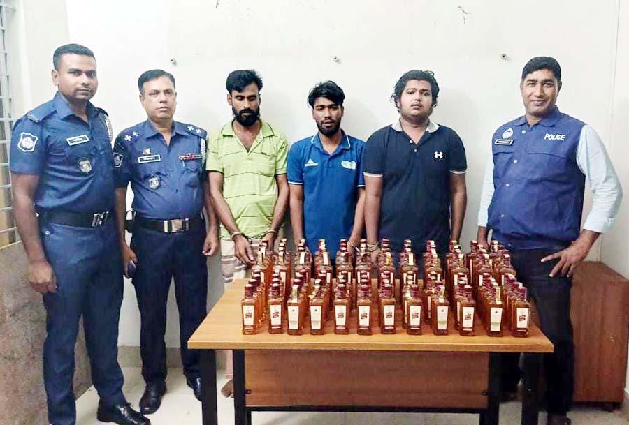 ঝিনাইগাতীতে পৃথক অভিযানে ১১৯ বোতল ভারতীয় মদসহ ৪ মাদক কারবারি গ্রেফতার