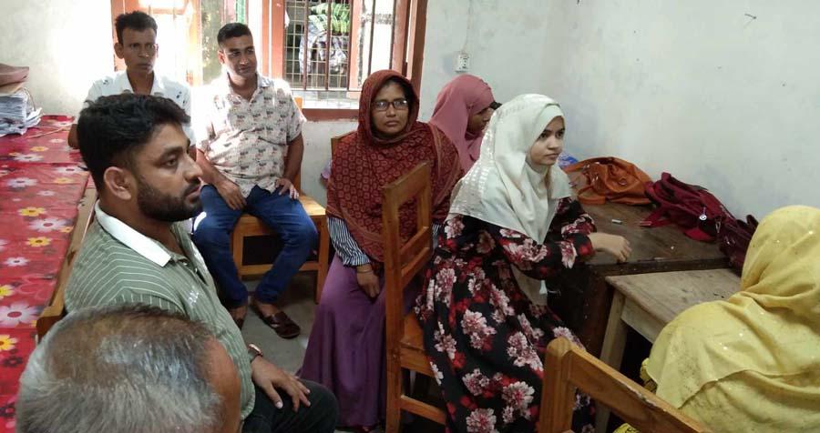 নকলায় চাকরি জাতীয়করণের দাবিতে নকলনবিশের কর্মবিরতি