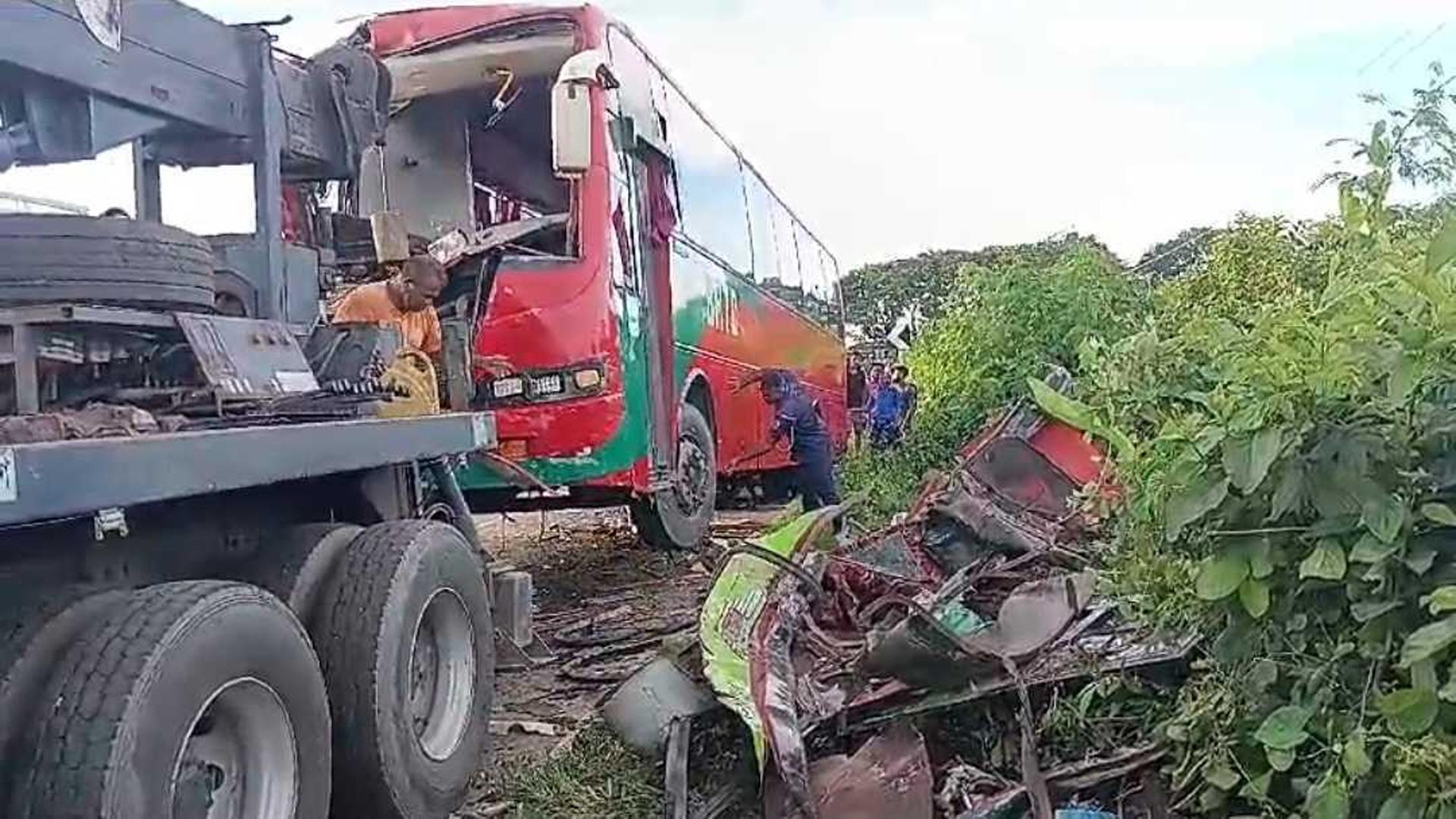ফরিদপুরে সাতসকালে দুই বাসের সংঘর্ষ, নিহত ৫