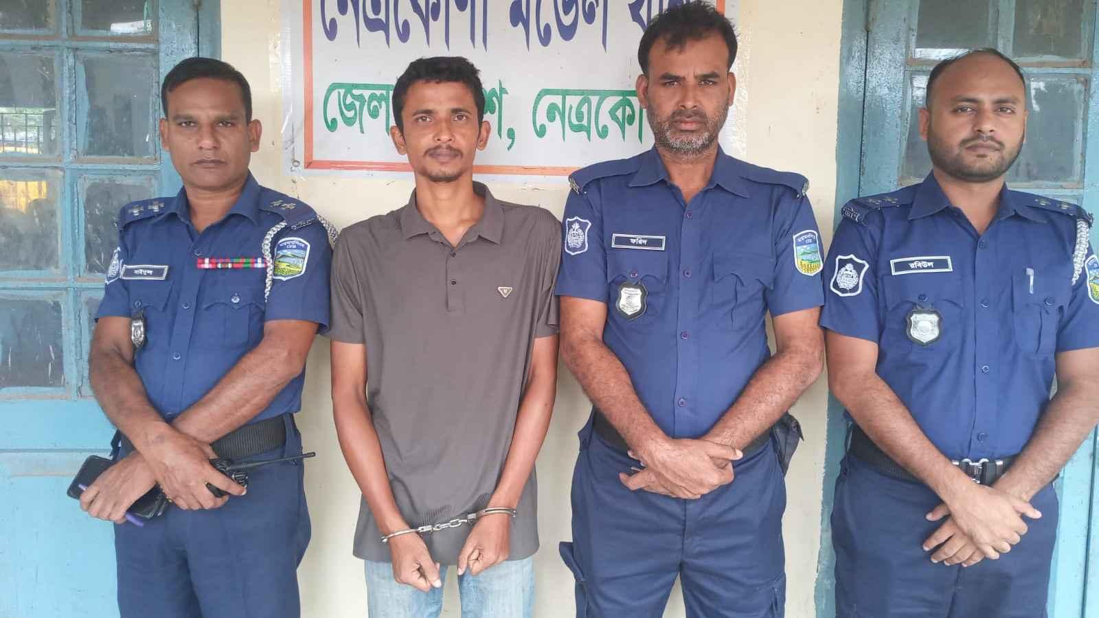 ইসলাম ধর্ম ও মহানবী (স.) নিয়ে কটূক্তি, যুবক আটক