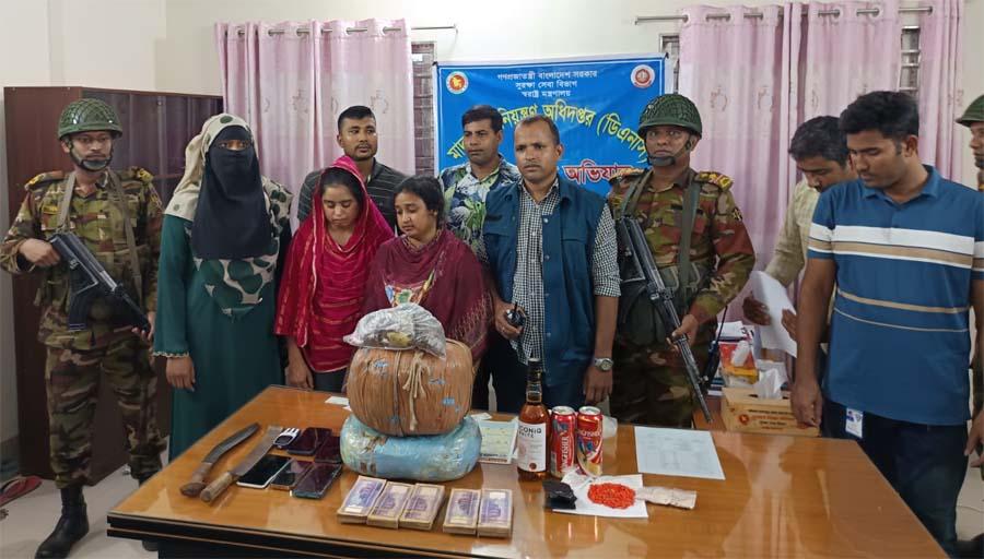 শেরপুরে যৌথ অভিযানে ২ নারী গ্রেপ্তার, গাঁজা-ইয়াবা ও দেশীয় অস্ত্র উদ্ধার