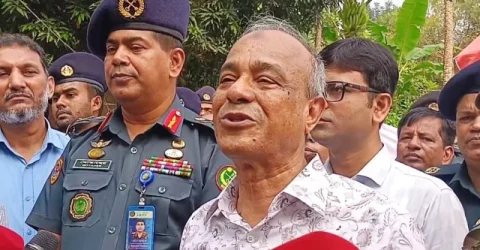 সরকারের ভেতরে কোনো ভুল বা দুর্নীতি হলে প্রকাশ করুন: সাংবাদিকদের স্বরাষ্ট্র উপদেষ্টা