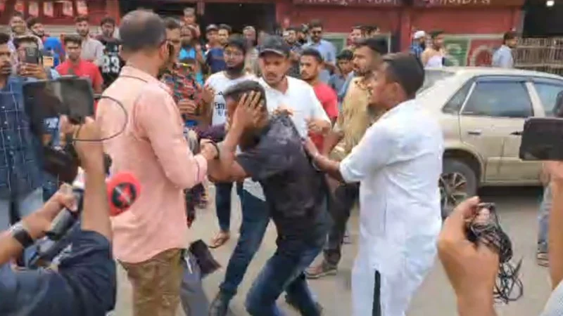 মিরপুরে সাকিব ভক্তদের সঙ্গে বিরোধীদের সংঘর্ষ, ধাওয়া-পাল্টা ধাওয়া