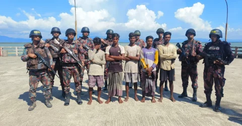 সেই পাঁচ বাংলাদেশিকে ফেরত দিল আরাকান আর্মি