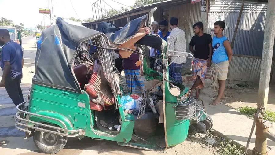 নকলায় পিকআপ ও অটোরিকশার মুখোমুখি সংঘর্ষে নিহত ৩