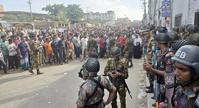 ৫৩ ঘণ্টা পর শ্রমিক অবরোধ প্রত্যাহার