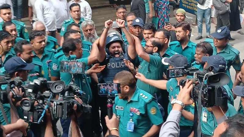 আদালতে চিৎকার দিয়ে ‘জয় বাংলা’ স্লোগান দিলো সোলায়মান সেলিম