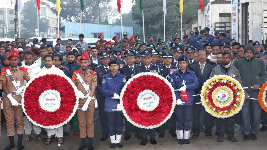 শেরপুরে বিজয় দিবস উপলক্ষে বীর শহীদদের প্রতি ফুলেল শ্রদ্ধা