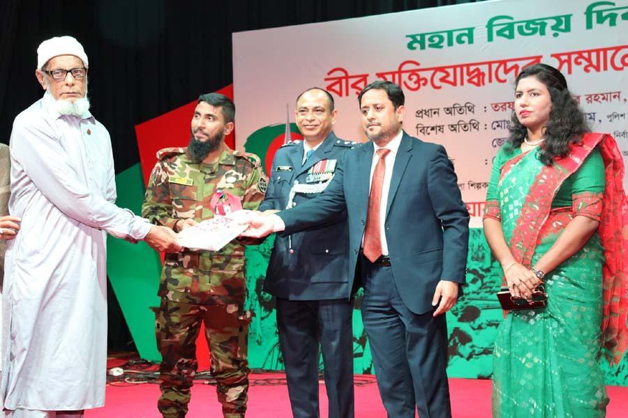 মহান বিজয় দিবস উপলক্ষে শেরপুরে বীর মুক্তিযোদ্ধাদের সংবর্ধনা