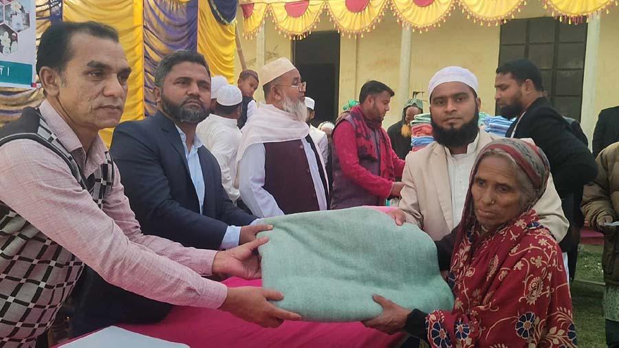 নকলায় কৃতি শিক্ষার্থীদের সংবর্ধনা ও শীতার্তদের মাঝে শীতবস্ত্র বিতরণ