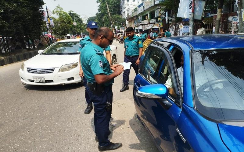 ট্রাফিক আইন লঙ্ঘনে ডিএমপির ৩২৫১ মামলা