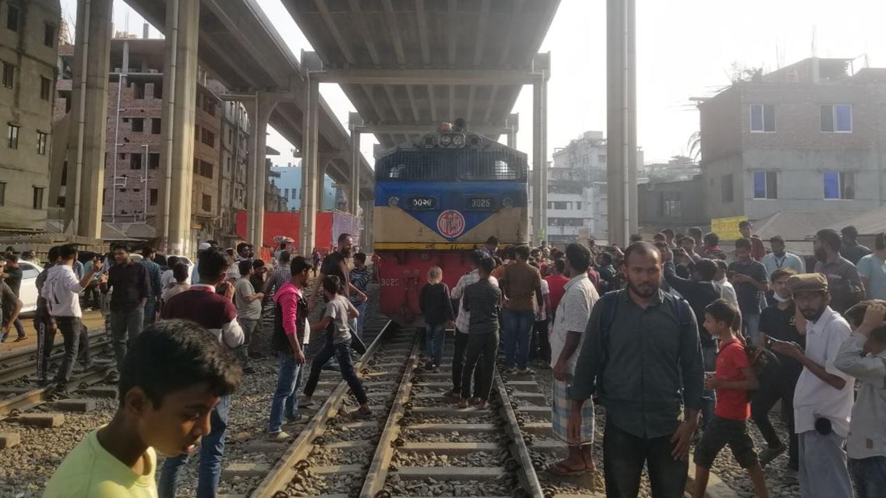 তিতুমীরের শিক্ষার্থীদের আবারও রেললাইন অবরোধ