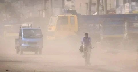 বায়ুদূষণে আজও বিশ্ব চ্যাম্পিয়ন ঢাকা